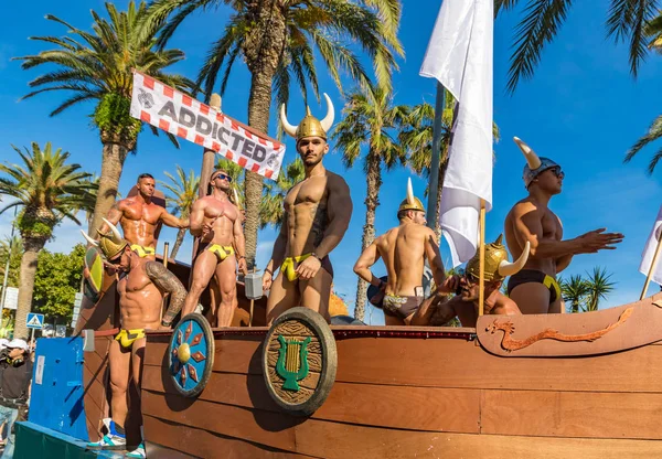 Lezbiyen, Eşcinsel, biseksüel ve transseksüel insanların sokaklarda Sitges, İspanya'nın 17 gururu. Haziran, 2018