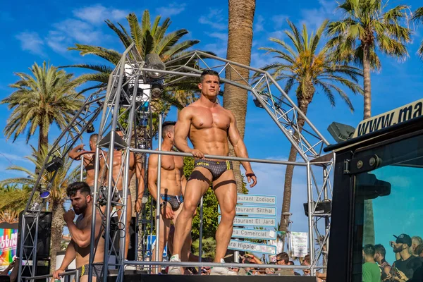 Lezbiyen, Eşcinsel, biseksüel ve transseksüel insanların sokaklarda Sitges, İspanya'nın 17 gururu. Haziran, 2018