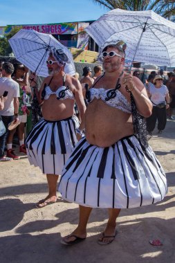 Lezbiyen, Eşcinsel, biseksüel ve transseksüel insanların sokaklarda Sitges, İspanya'nın 17 gururu. Haziran, 2018