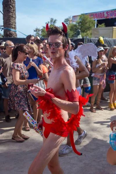 Lezbiyen, Eşcinsel, biseksüel ve transseksüel insanların sokaklarda Sitges, İspanya'nın 17 gururu. Haziran, 2018