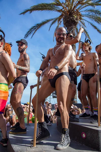 Lezbiyen, Eşcinsel, biseksüel ve transseksüel insanların sokaklarda Sitges, İspanya'nın 17 gururu. Haziran, 2018