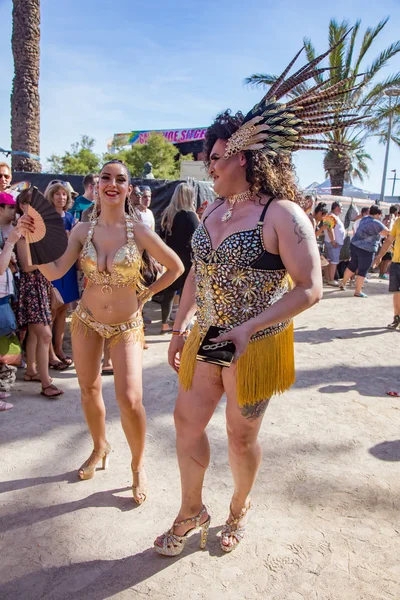 Lezbiyen, Eşcinsel, biseksüel ve transseksüel insanların sokaklarda Sitges, İspanya'nın 17 gururu. Haziran, 2018