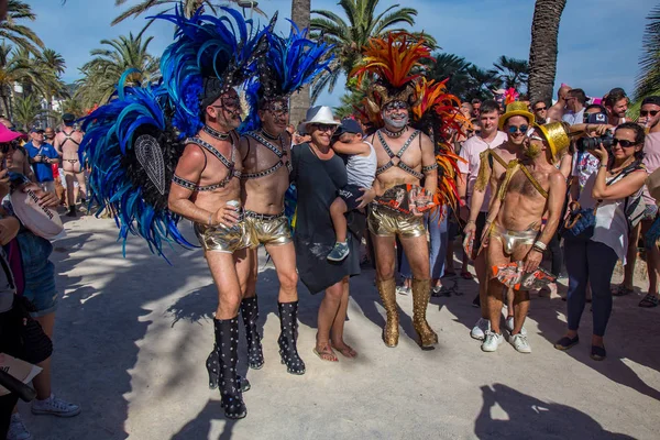 Lezbiyen, Eşcinsel, biseksüel ve transseksüel insanların sokaklarda Sitges, İspanya'nın 17 gururu. Haziran, 2018