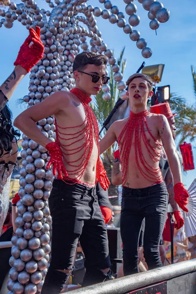 Lezbiyen, Eşcinsel, biseksüel ve transseksüel insanların sokaklarda Sitges, İspanya'nın 17 gururu. Haziran, 2018