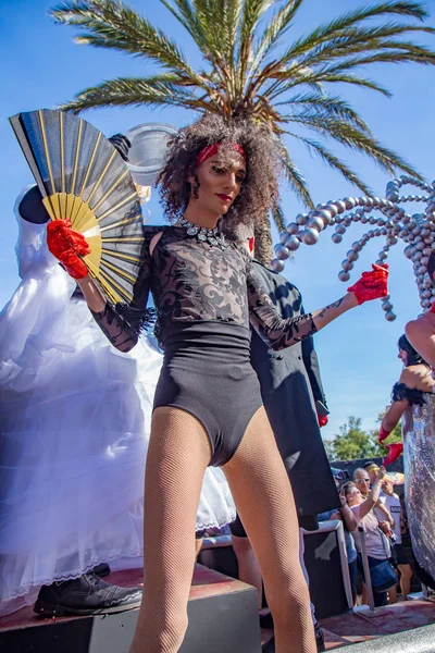 Lezbiyen, Eşcinsel, biseksüel ve transseksüel insanların sokaklarda Sitges, İspanya'nın 17 gururu. Haziran, 2018