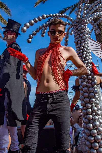 Lezbiyen, Eşcinsel, biseksüel ve transseksüel insanların sokaklarda Sitges, İspanya'nın 17 gururu. Haziran, 2018