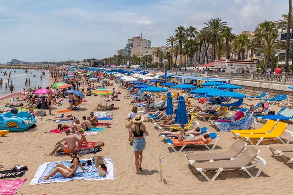 Día Soleado Playa Pequeño Pueblo Español Sitges 2018 España — Foto de Stock