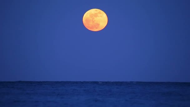 Pełnia Księżyca Nad Oceanem Hiszpanii — Wideo stockowe