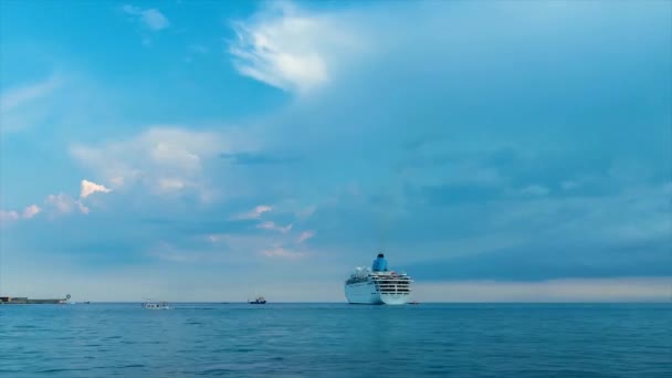 大きな観光船は名港パラモス コスタ ブラバ コマ撮り の小さなスペイン村のマルタから マレラの夢です 2018 スペイン — ストック動画