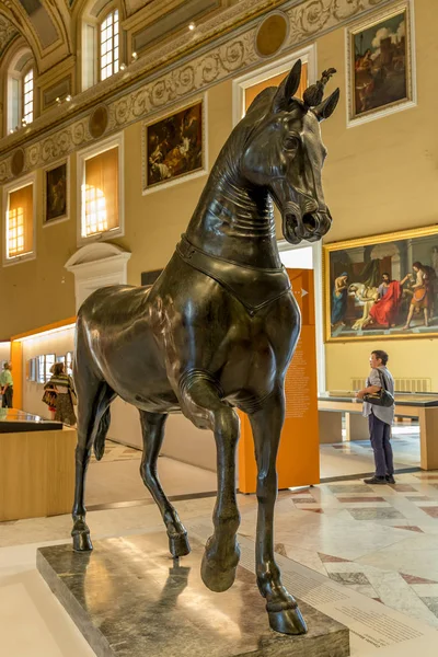 Ulusal Arkeoloji Müzesi Napoli kapalı. 29. 06. 2018 İtalya