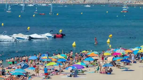 日当たりの良い夏の日 Time Lapse 2018 スペインの小さな町パラモス コスタ ブラバ スペインのビーチ — ストック動画