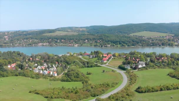 Luchtfoto Beeldmateriaal Uit Een Hongaars Landschap Buurt Van Het Dorpje — Stockvideo