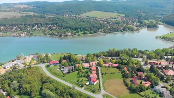 ハンガリーの風景 小さな村 Orfu 近くから無人空中映像 — ストック動画
