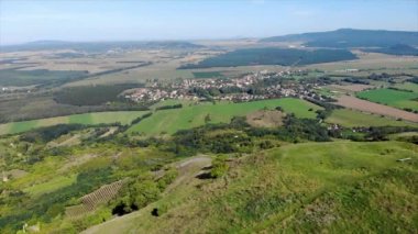 Bir tepe Csobanc, Balaton Gölü yakınındaki hava Macar manzara görüntüleri 
