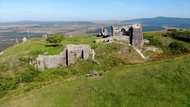 Drone Magnifique Château Antique Sur Colline Csobanc Hongrie — Video