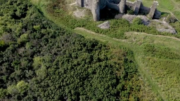 Drohnenaufnahmen Von Einem Schönen Antiken Schloss Auf Dem Hügel Csobanc — Stockvideo