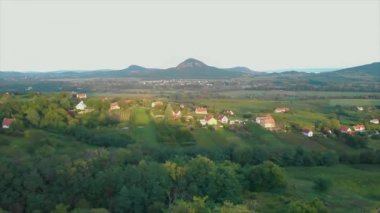 Volkanlar, Balaton Gölü yakınındaki bir Macar yatay, dron havadan görüntüleri