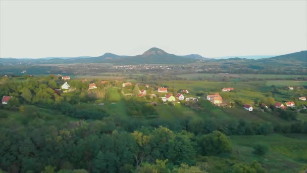 Drone légi felvételeket a magyar táj a vulkánok, a Balaton közelében