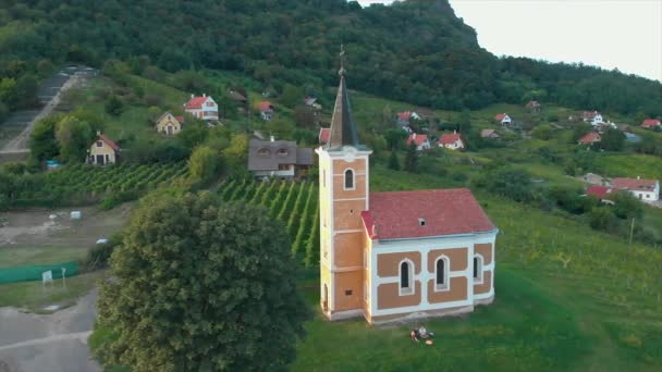 Malá Kaple Hoře Svatého Jiří Maďarsku Blízkosti Jezera Balaton Hukot — Stock video