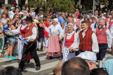 Sonbahar Badacsony bir köyde geleneksel Macar üzüm olay katılımcı. 09. 09. 2018 Macaristan