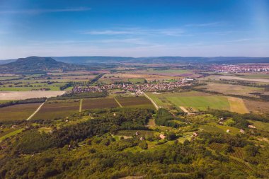 Balaton Gölü yakınındaki bir Macar manzara havadan tarımsal resim