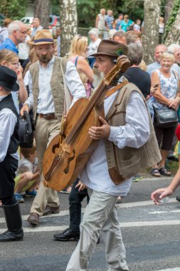 Sonbahar Badacsony bir köyde geleneksel Macar üzüm olay katılımcı. 09. 09. 2018 Macaristan