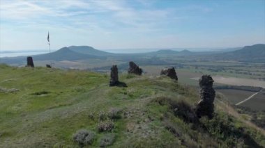 Güzel bir antik kale Csobanc Macaristan tepede dron görüntüleri