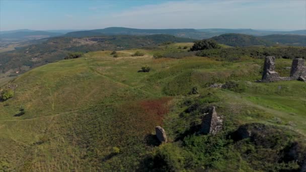 Drone Filmato Bellissimo Castello Antico Sulla Collina Csobanc Ungheria — Video Stock