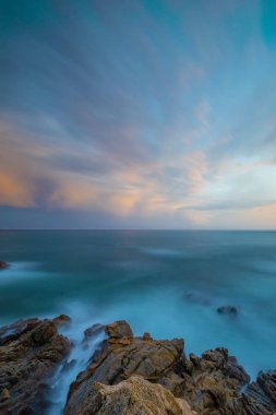 Bir İspanyolca kıyı, Costa Brava, güzel uzun pozlama resimden şehrin Palamos