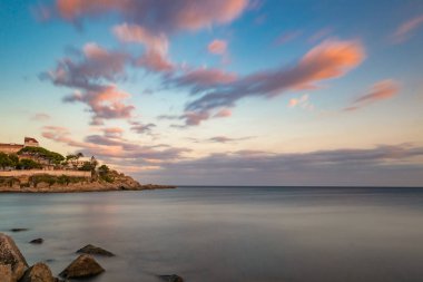 Bir İspanyolca kıyı, Costa Brava, güzel uzun pozlama resimden şehrin Palamos