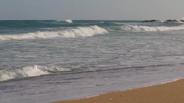 Belle Séquence Mouvement Avec Grandes Vagues Une Espagne Sur Plage — Video