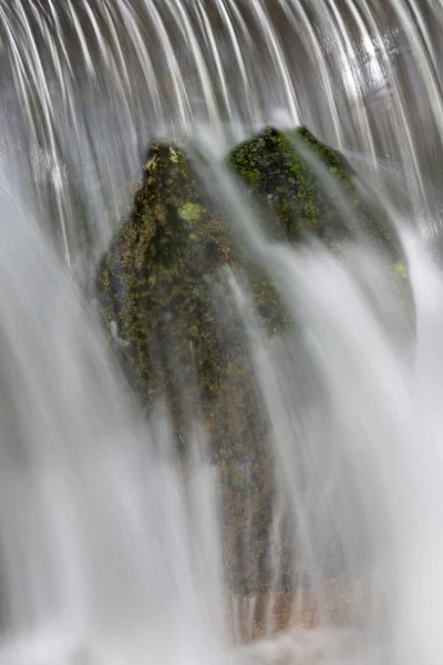 Водопад Длительной Экспозицией — стоковое фото