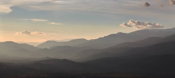 Hermosa Silueta Montaña España Cerca Del Pequeño Pueblo Alp — Foto de Stock