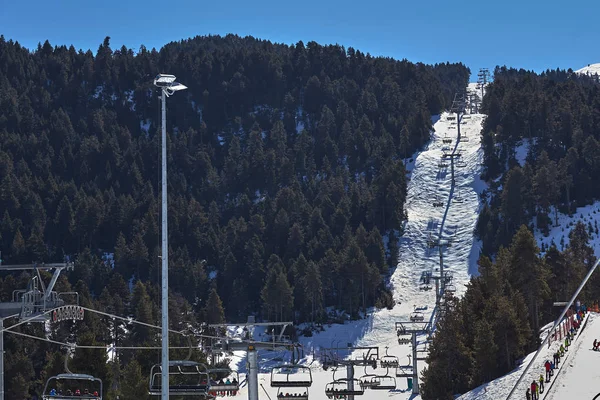 Elevador Com Esquiadores Uma Estância Esqui Espanha Seu Nome Masella — Fotografia de Stock