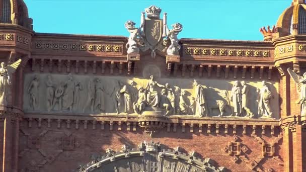 Bellissimo Arco Bracelona Spagna Molti Turisti Passeggiano Davanti All Arco — Video Stock