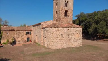 İspanya ormandaki eski Şapeli. Santa Coloma de Fitor. Costa Brava 