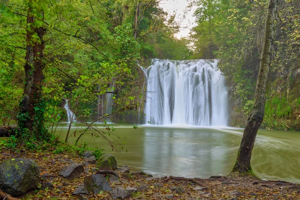 Schöner Großer Wasserfall Spanien Katalonien Der Nähe Des Kleinen Dorfes — Stockfoto