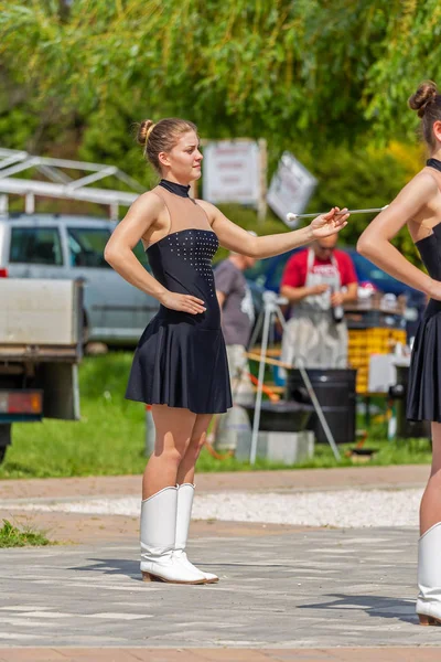 Unga Flickor Som Dansar Majorette Grupp Händelse Liten Vonyarcvashegy Ungern — Stockfoto