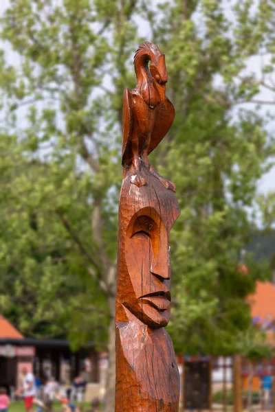 Beautiful Carved Wood Columns Beach Lake Balaton Village Vonyarcvashegy Hungary — Stockfoto