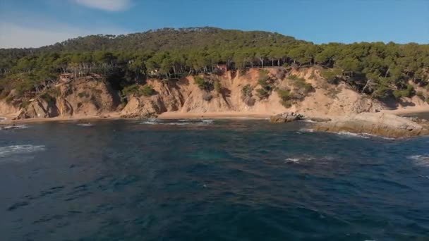 Costa Brava Spanya Palamos Yakınlarındaki Küçük Bir Kasabada Kıyı Dron — Stok video