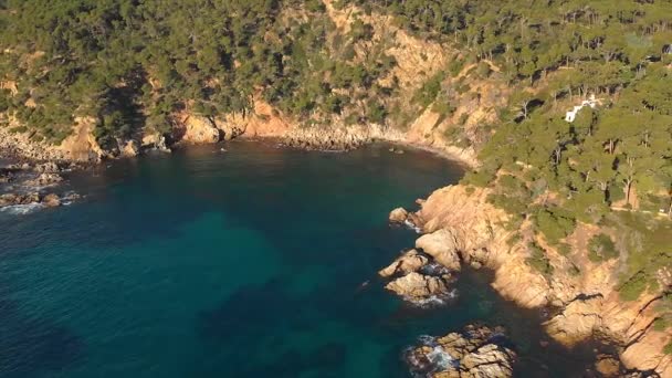 Drone Footage Över Costa Brava Kusten Nära Den Lilla Staden — Stockvideo