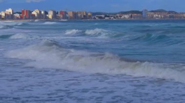 İspanyol Costa Brava Palamos küçük bir kasabada güçlü sonbahar Rüzgar.