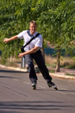 Satır içi kaymak, alternatif taşıma ile çalışacak genç iş adamı