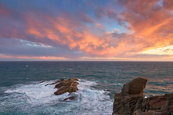 Vackra Solnedgången Ljus Över Medelhavet Havet Nära Den Lilla Spanska — Stockfoto
