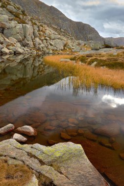 Andorra üzerinden güzel sonbahar dağ manzarası