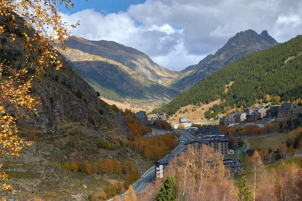 Schöne Herbstliche Berglandschaft Aus Andorra — Stockfoto