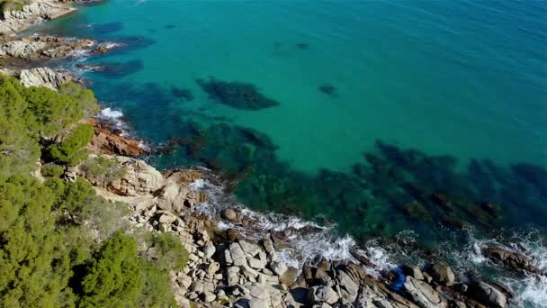 Imágenes Drones Sobre Costa Costa Brava Cerca Del Pequeño Pueblo — Vídeo de stock