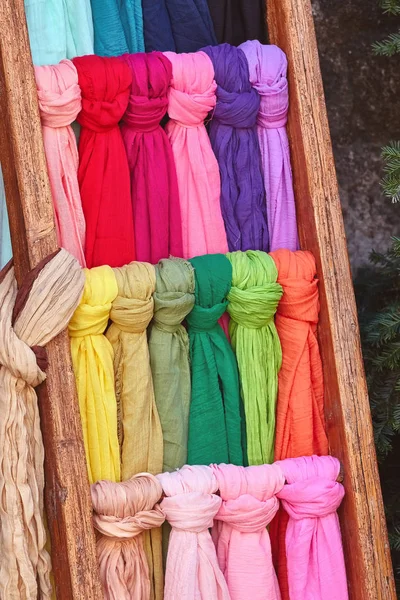 Bufandas Diferentes Colores Calle — Foto de Stock