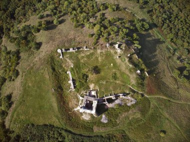 Balaton Gölü yakınındaki bir Csobanc Tepesi'nden hava dron resim güzel Macar kale Harabeleri