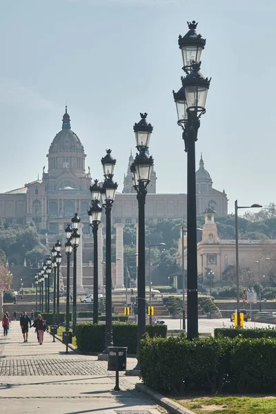 Hiszpański landmark w Barcelonie wzgórza Montjuic w światło z przodu, Hiszpania kwadrat. 02. 25. 2019 Hiszpania — Zdjęcie stockowe